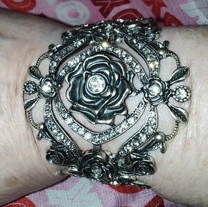 Vintage Silver Tone Hinged Rose Clamp Bracelet W/Rhinestones & Faux Pearls